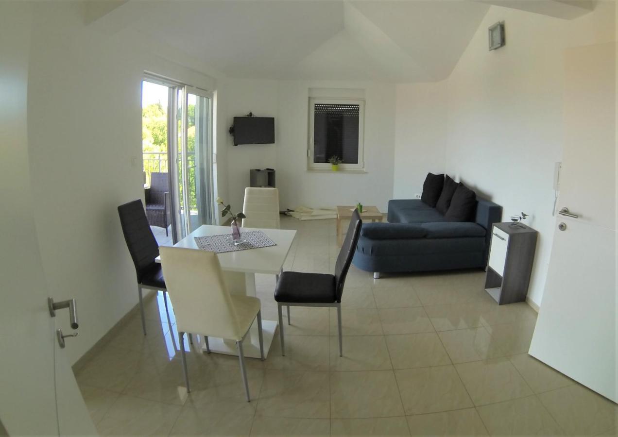 Apartmani Zaric Malinska Extérieur photo